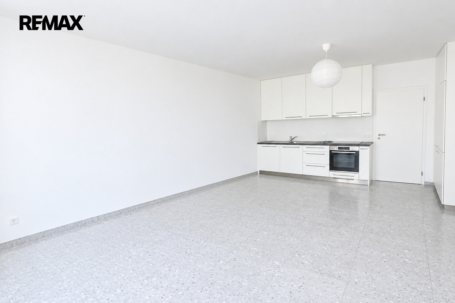 Pronájem bytu 1+kk 35 m² – fotografie 3