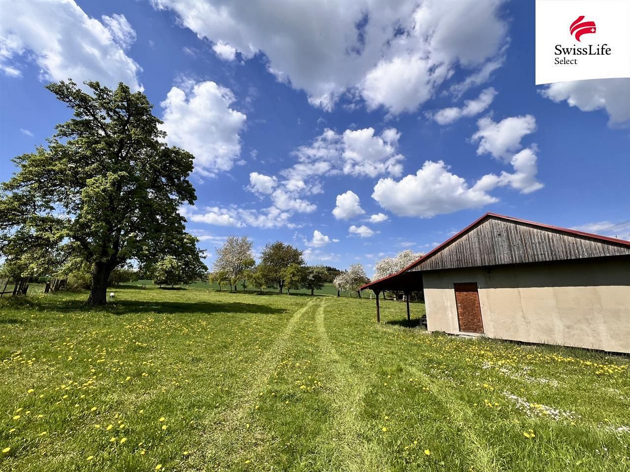 Prodej stavebního pozemku 3 735 m² – fotografie 2