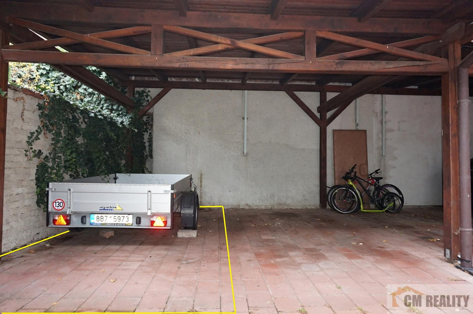 Prostějov, Trávnická, parkovací stání v uzavřeném dvoře. – fotografie 2