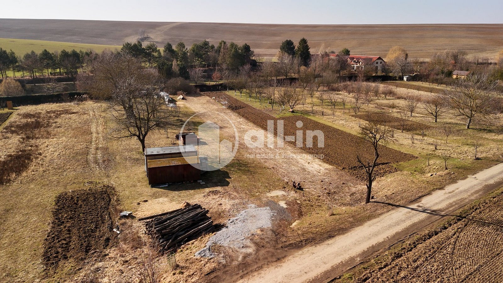 Prodej stavebního pozemku 1 105 m² – pohled 3