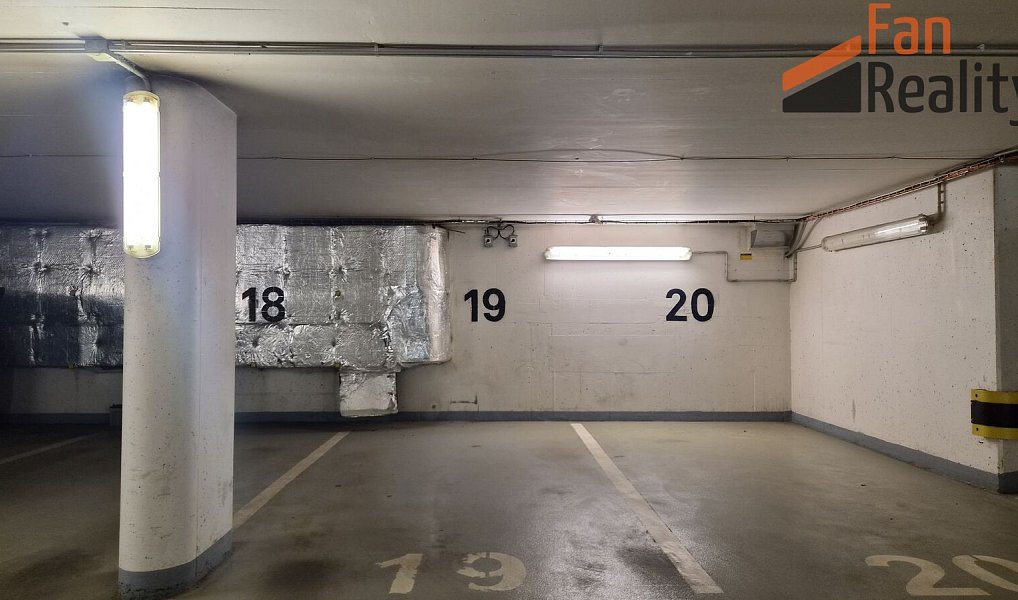 Prodej garáže 12 m2 ulice Na Neklance, Praha – fotka 1 z 7