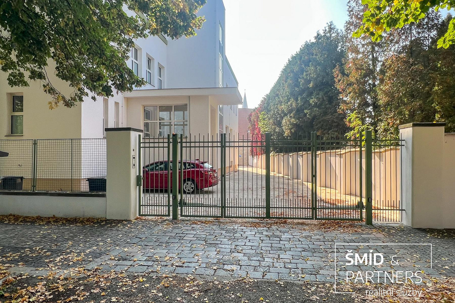 Prodej parkovacího stání v uzavřeném vnitrobloku - Poděbrady, Pavlovova 619.