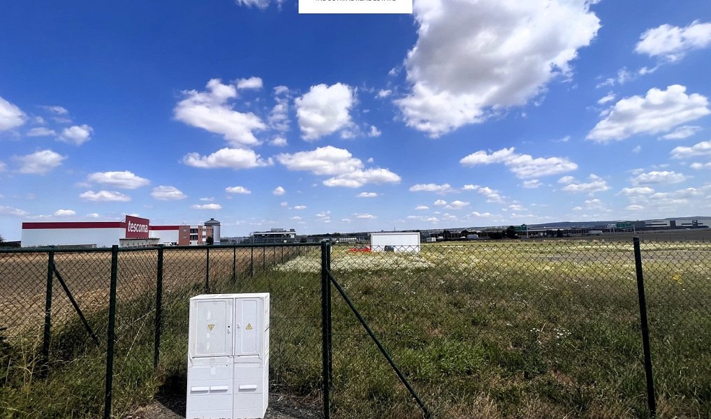 Pronájem komerčního pozemku 17 000 m², Nupaky – náhled fotky 3