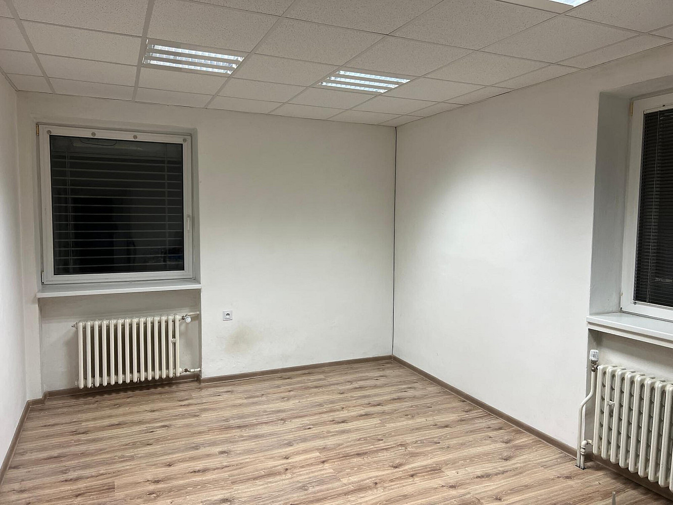 Pronájem kanceláře 64 m² – fotografie 3