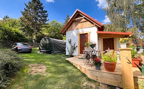 Prodej stavebního pozemku 1 869 m²