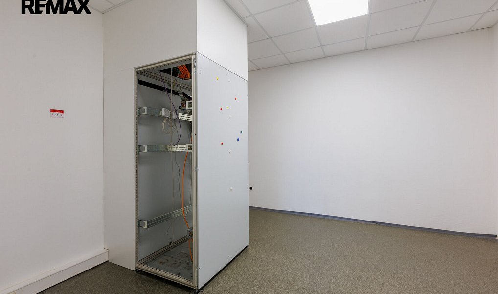 Pronájem skladovacích prostor 2 489 m², Chodová Planá – náhled fotky 16