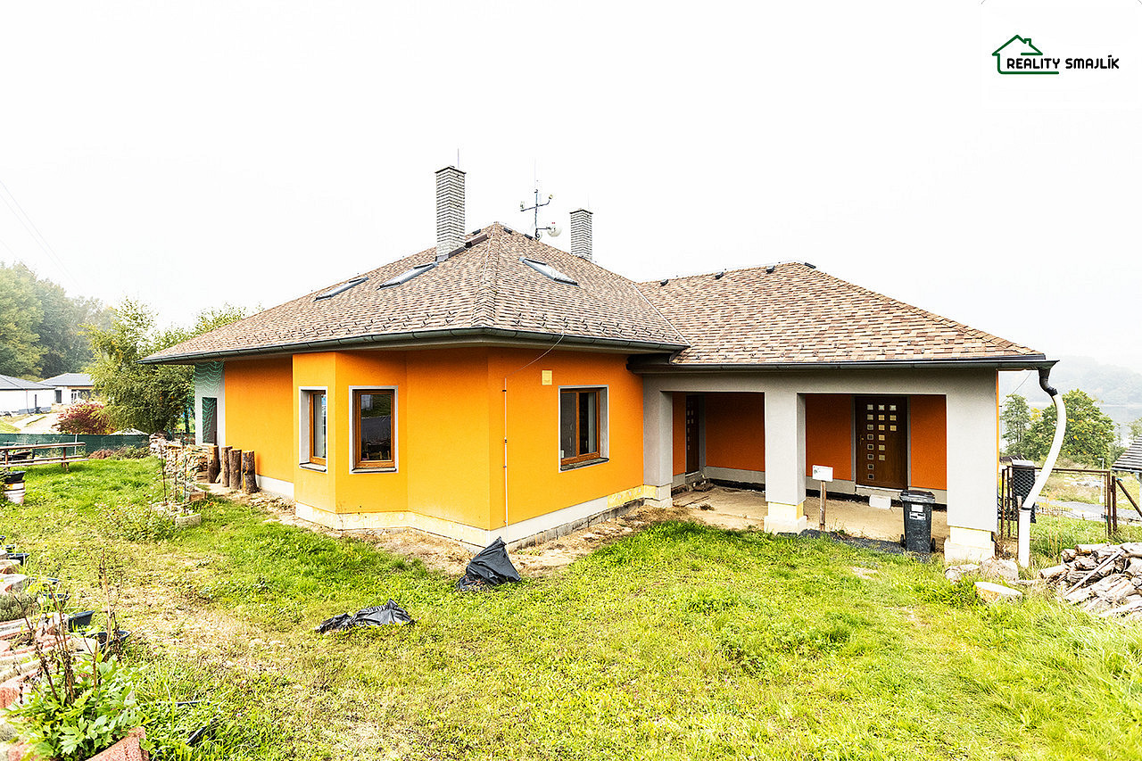 Prodej domu 250 m² s pozemkem 1 048 m²