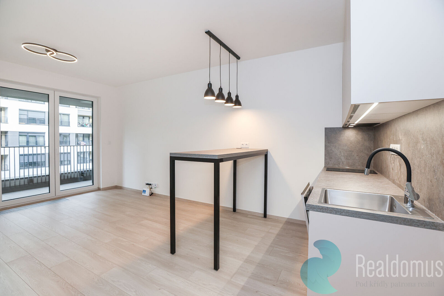 Pronájem bytu 1+kk 33 m² – fotografie 4