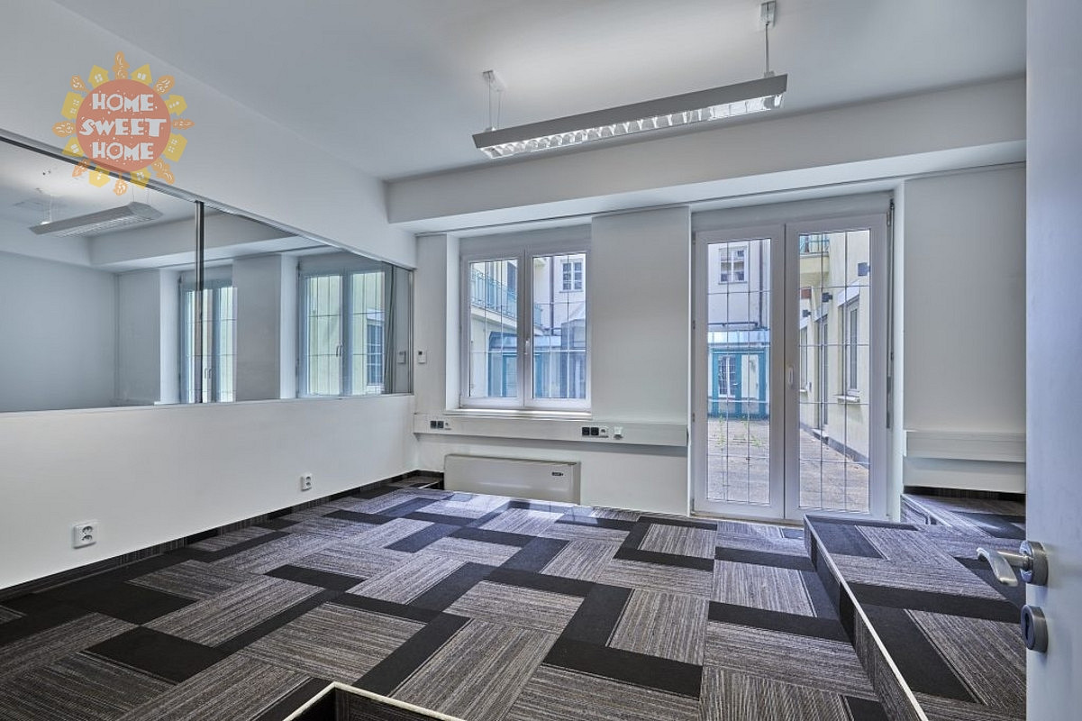 Pronájem kanceláře 244 m²