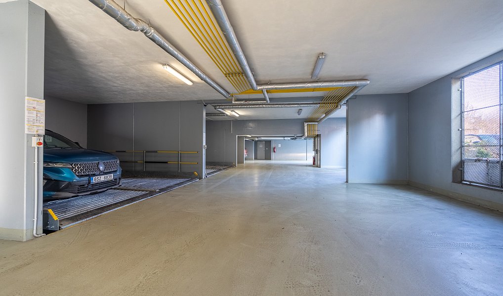 Prodej garážového stání v Praze Libni - Budilova 2438/7, Praha – náhled fotky 4