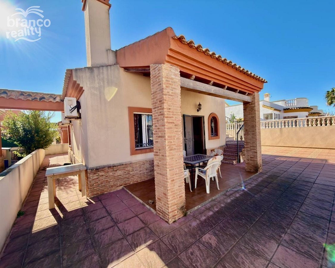 Prodej domu 180 m² s pozemkem 500 m² - Vista 2