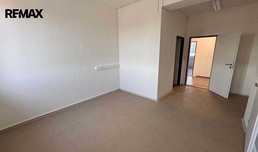 Pronájem kanceláře 16 m², Pelhřimov – náhled fotky 8