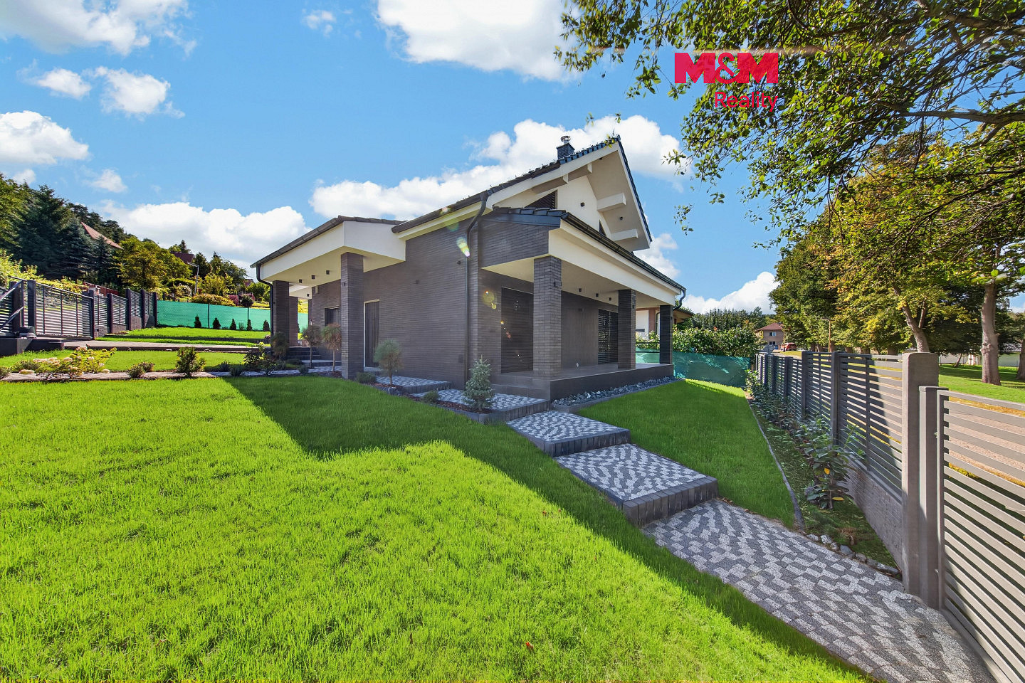 Prodej domu 249 m² s pozemkem 602 m²