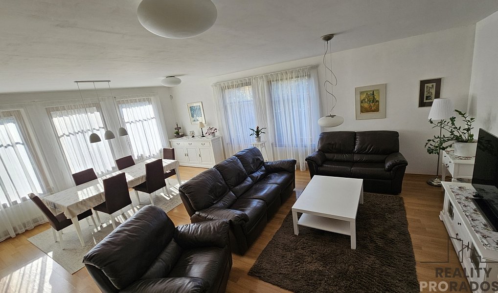Prodej domu 369 m² s pozemkem 1 010 m², Jesenice – náhled fotky 5