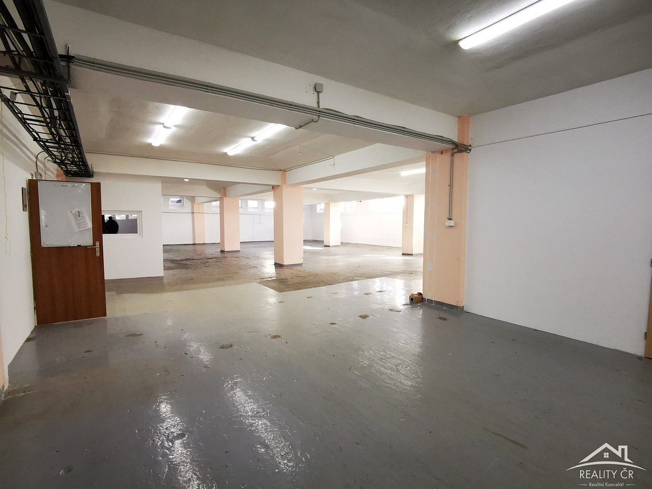 Pronájem skladovacích prostor 595 m² – fotografie 2