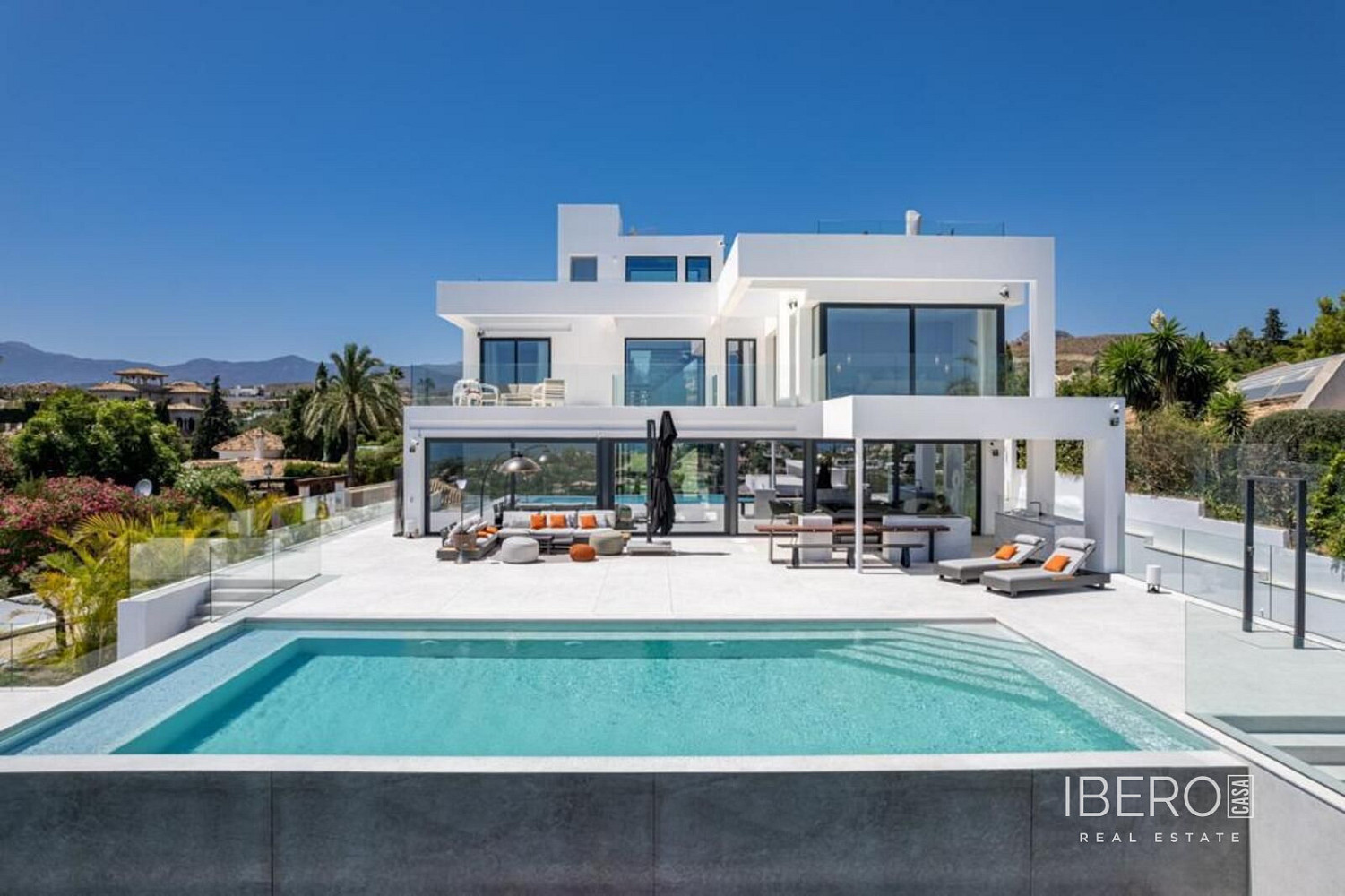 Prodej domu 1 158 m² s pozemkem 1 495 m²