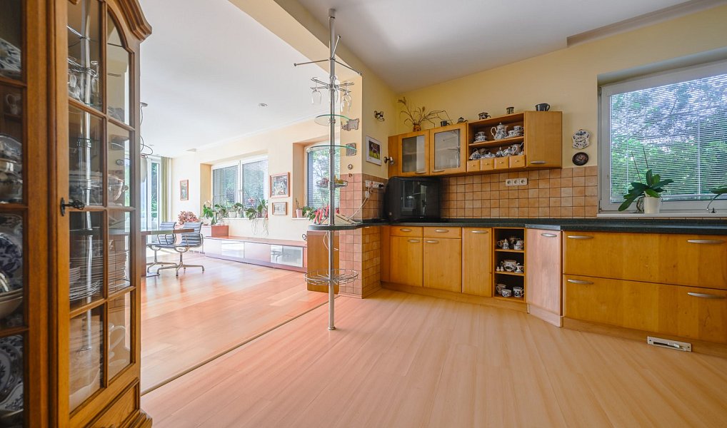 Prodej domu 1 032 m² s pozemkem 2 429 m², Zlín – náhled fotky 17