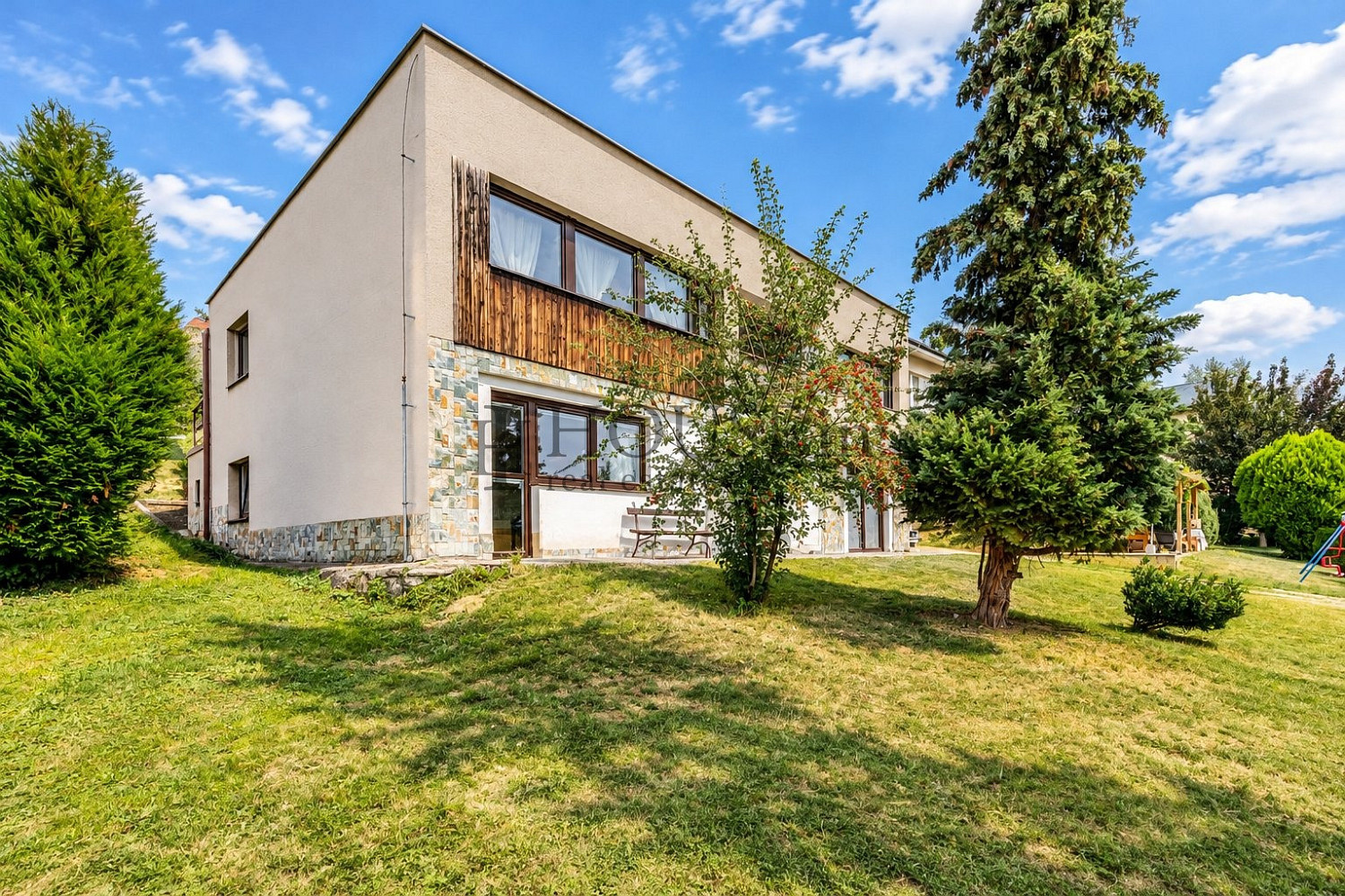 Prodej domu 192 m² s pozemkem 1 249 m²