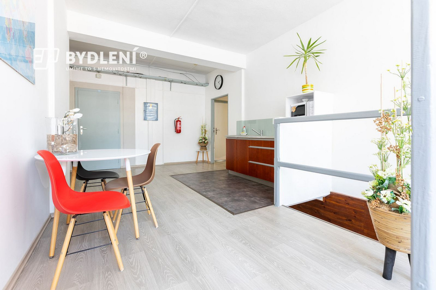 Pronájem kanceláře 2 109 m² – fotografie 2