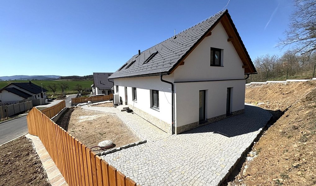 Prodej domu 188 m² s pozemkem 825 m², Strunkovice nad Blanicí – náhled fotky 8