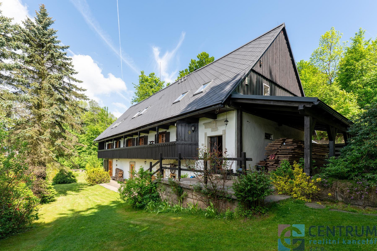 Prodej domu 265 m² s pozemkem 1 648 m²