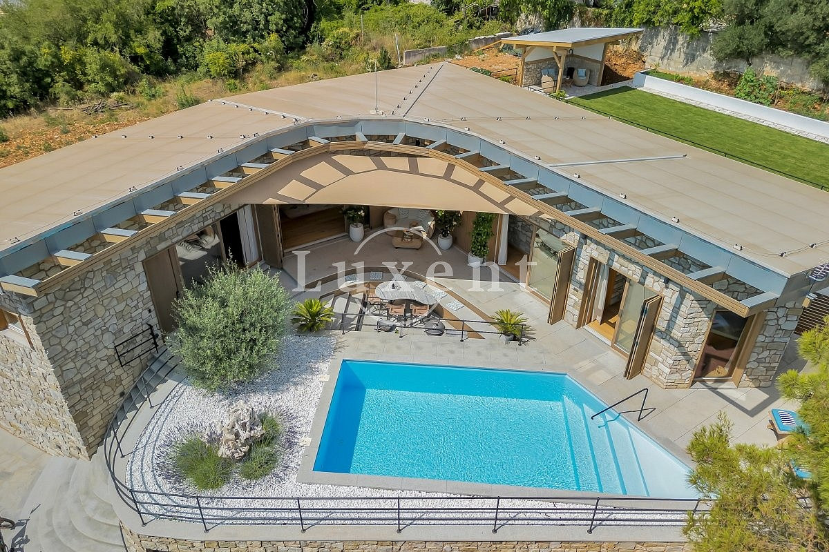 Prodej domu 208 m² s pozemkem 860 m²
