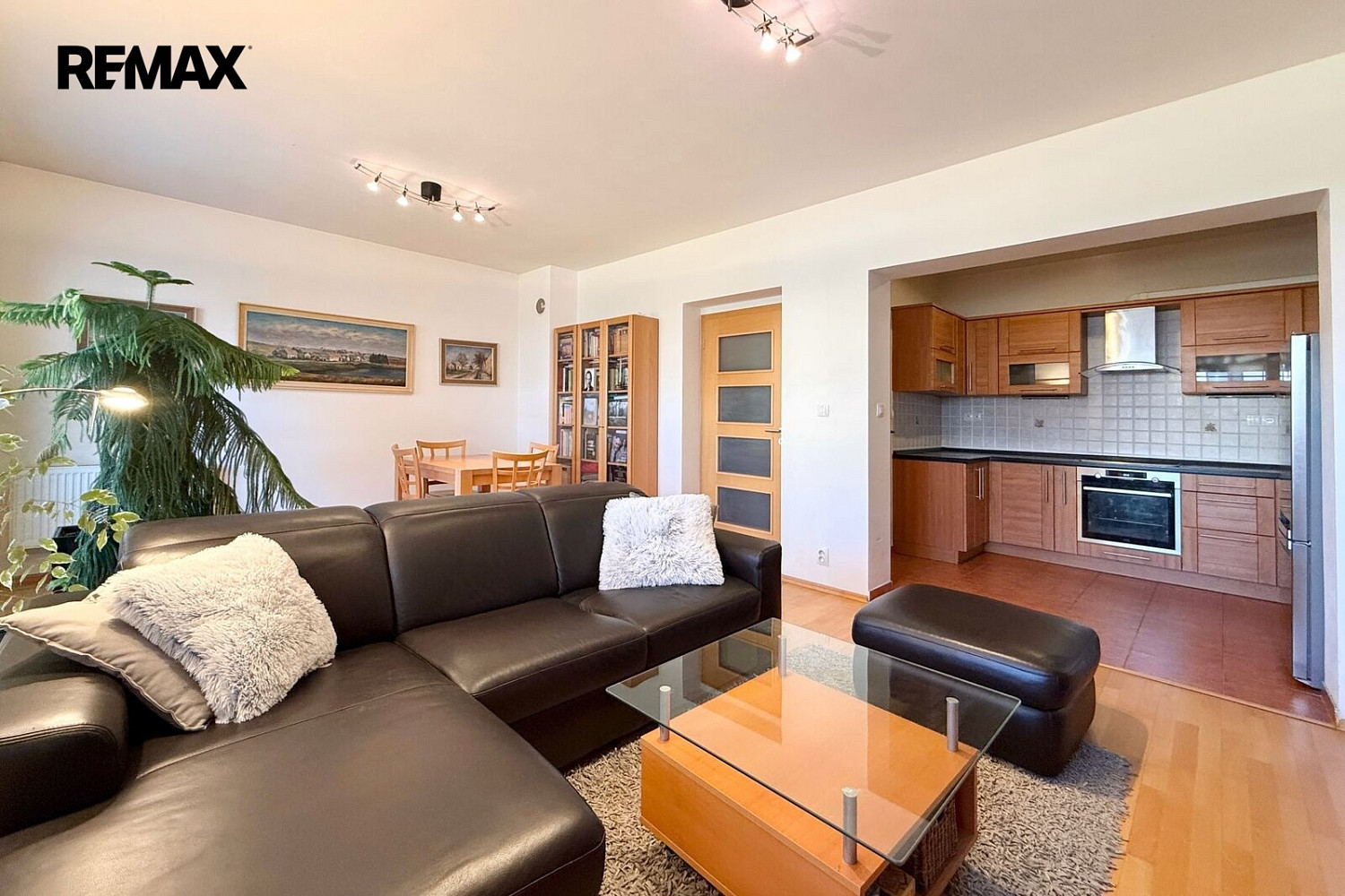 Prodej domu 320 m² s pozemkem 105 m² – fotografie 2