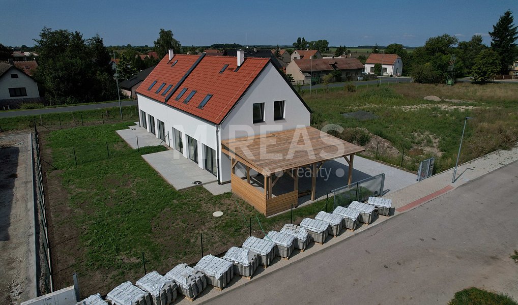 Prodej domu 133 m² s pozemkem 440 m², Dvory – náhled fotky 3