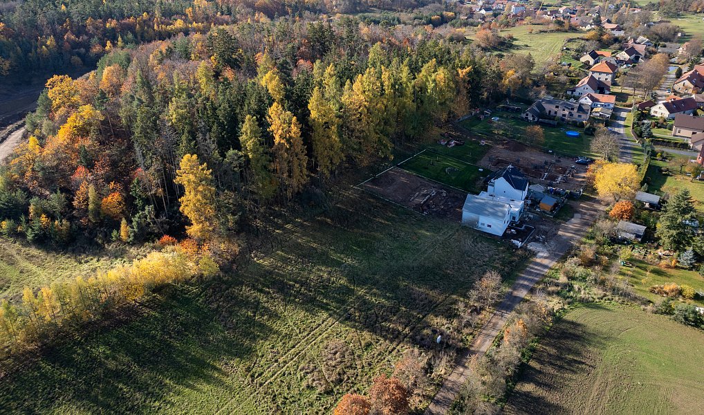Prodej stavebního pozemku 1 217 m², Daleké Dušníky – náhled fotky 2