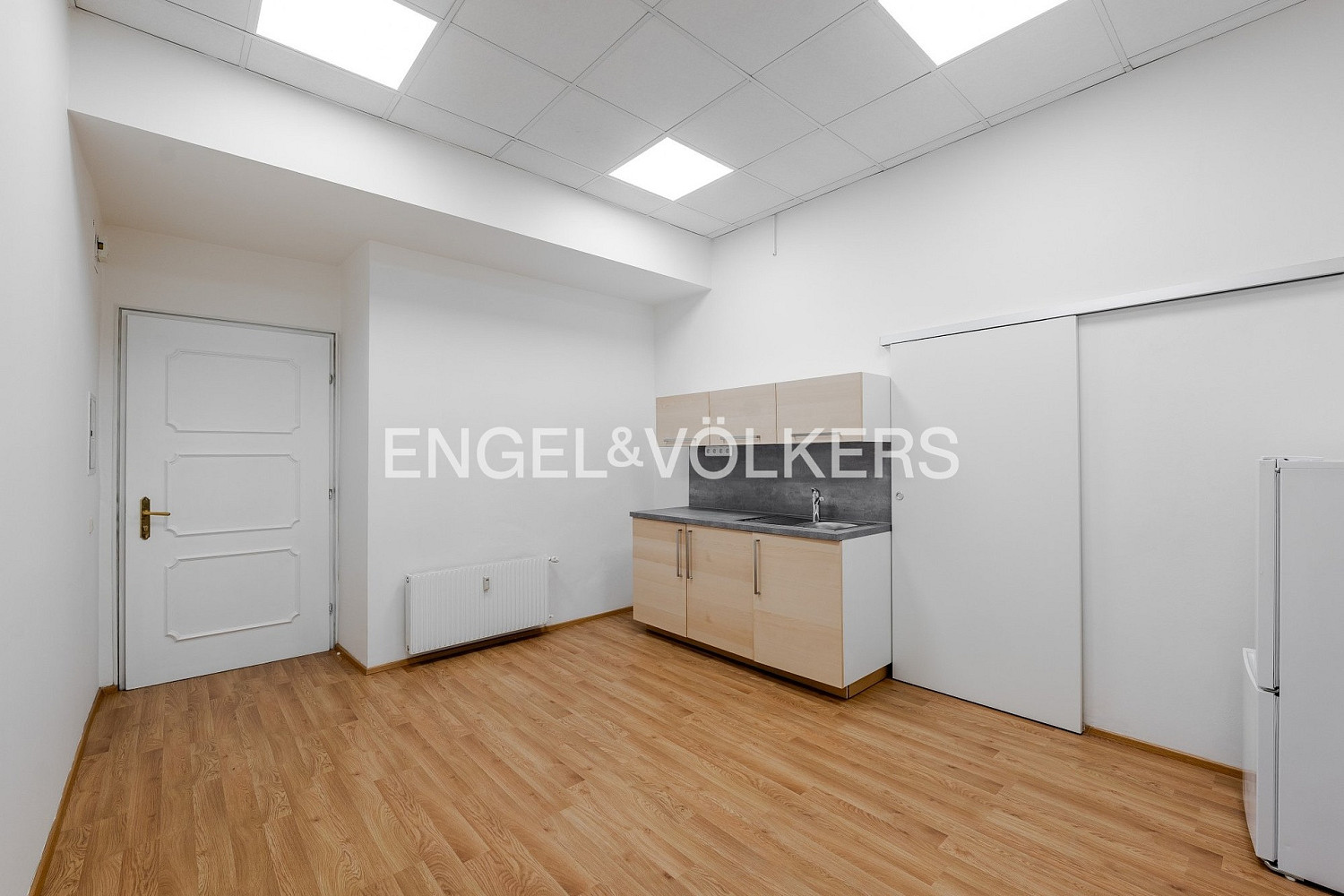 Pronájem kanceláře 146 m² – fotografie 4