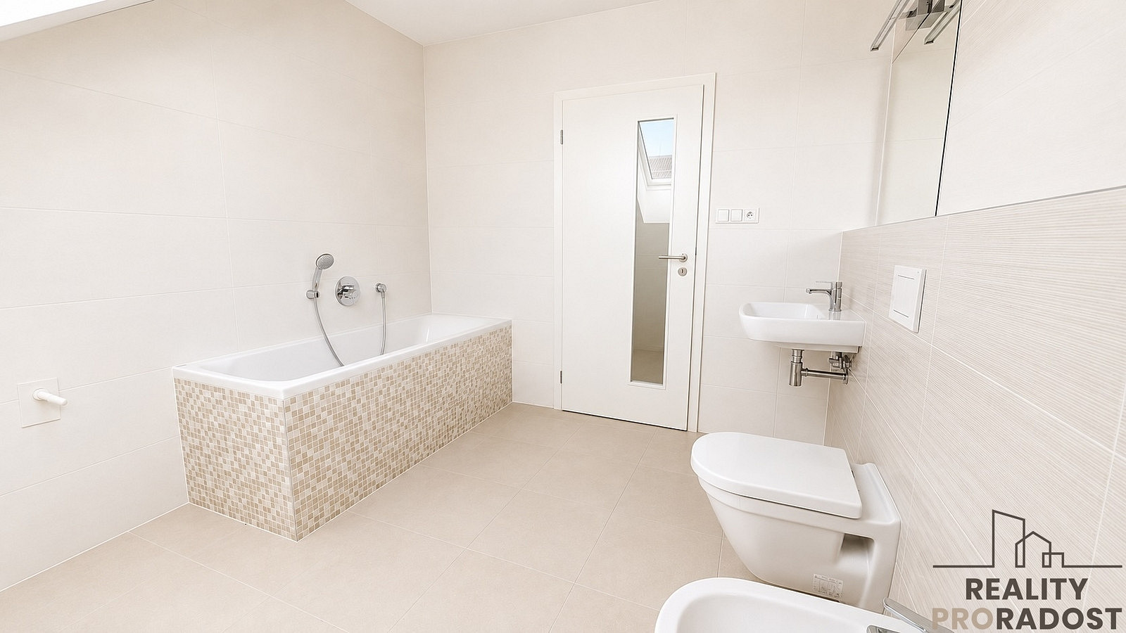 Pronájem domu 180 m² s pozemkem 1 m² — photo 5
