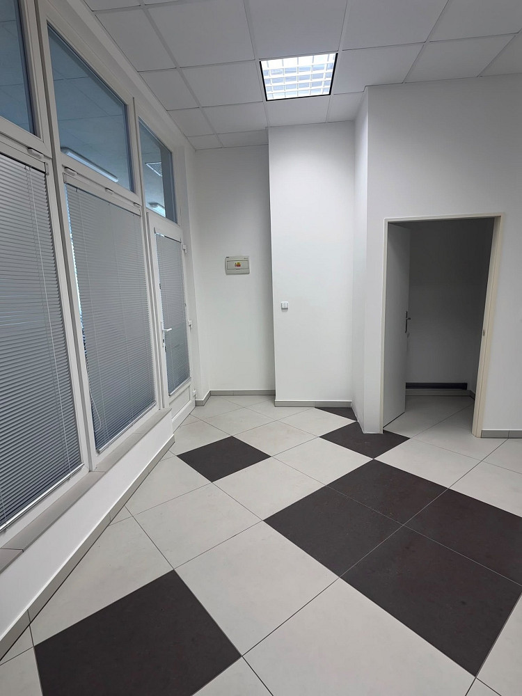 Pronájem obchodních prostor 22 m² – fotografie 2