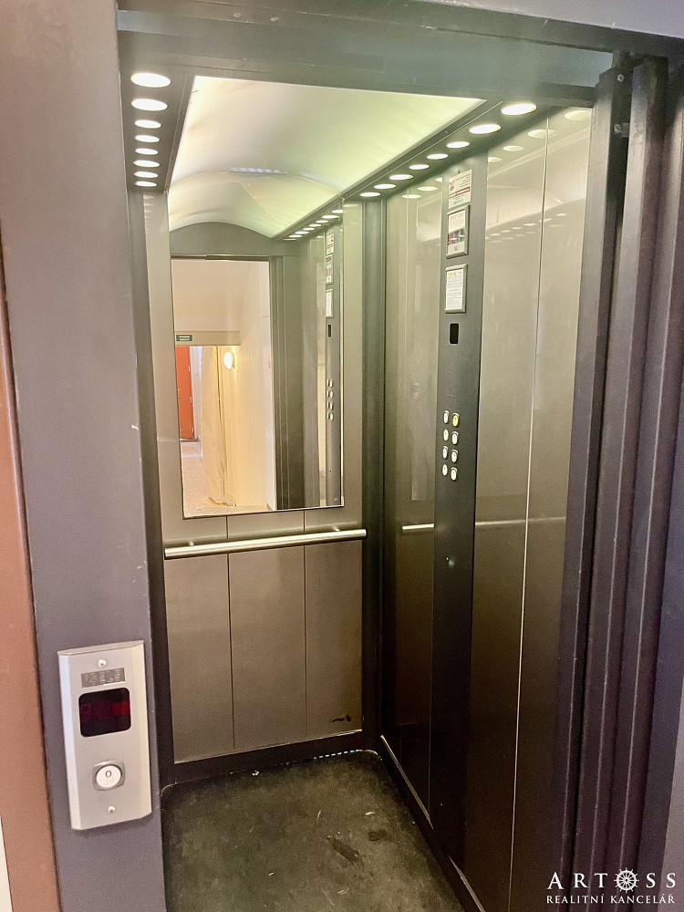 Pronájem bytu 2+1 64 m² – pohled 6