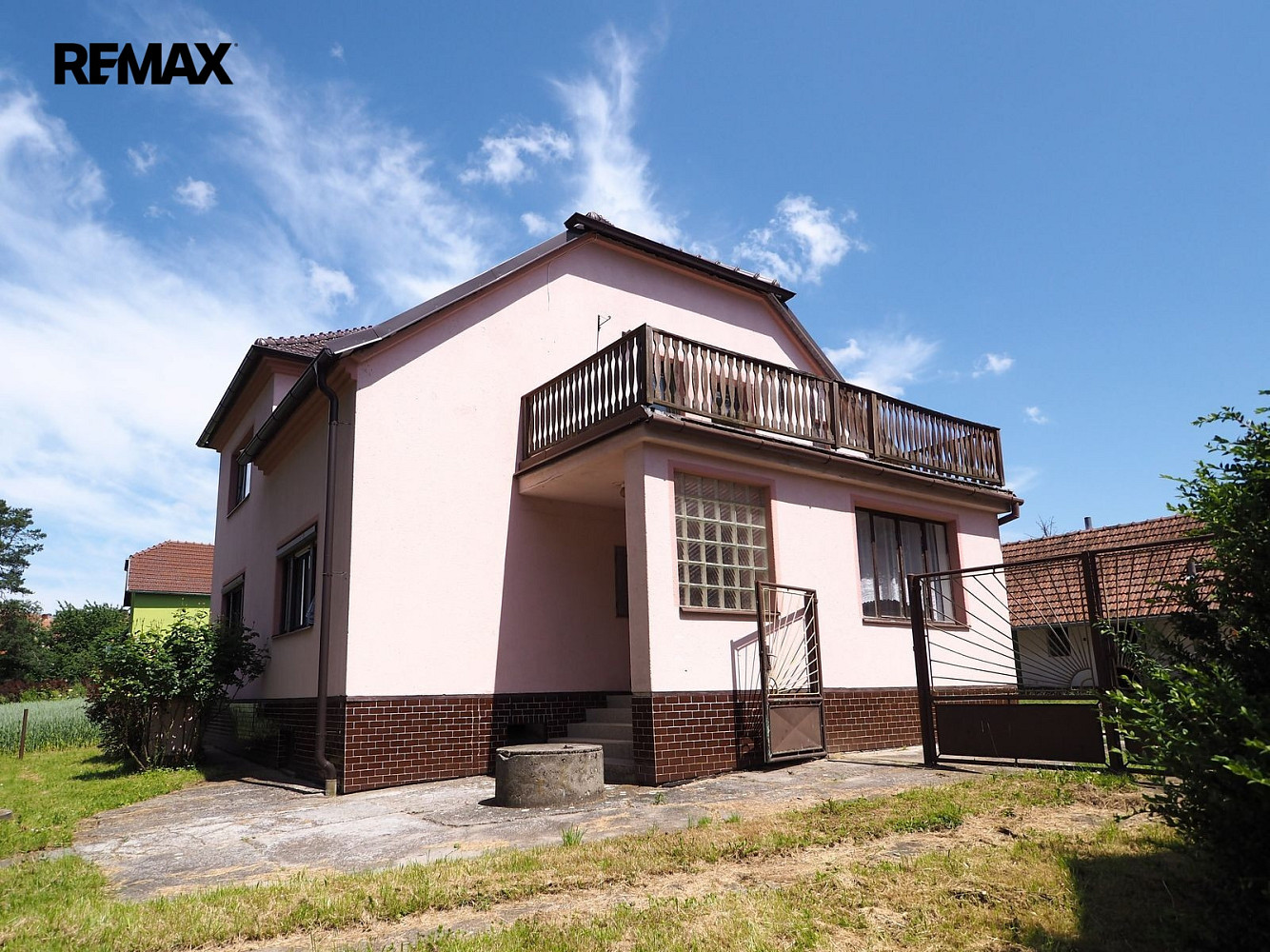 Pronájem domu 197 m² s pozemkem 1 010 m²