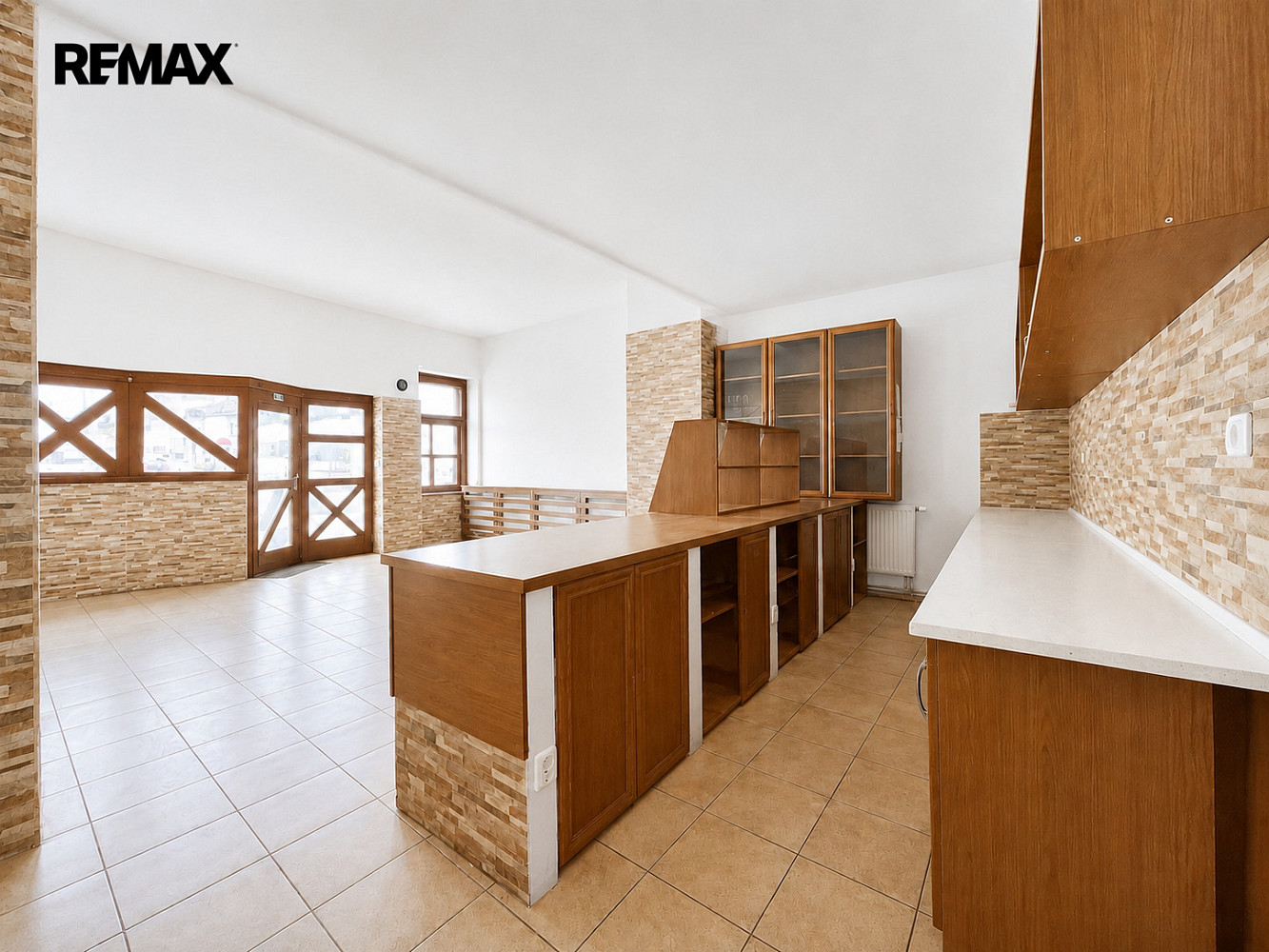 Pronájem obchodních prostor 126 m² – fotografie 2