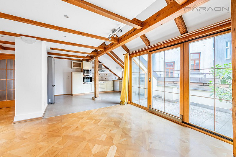 Pronájem kanceláře v centru (221m²), terasa, výtah, Praha 1 - Náměstí Republiky – pohled 4