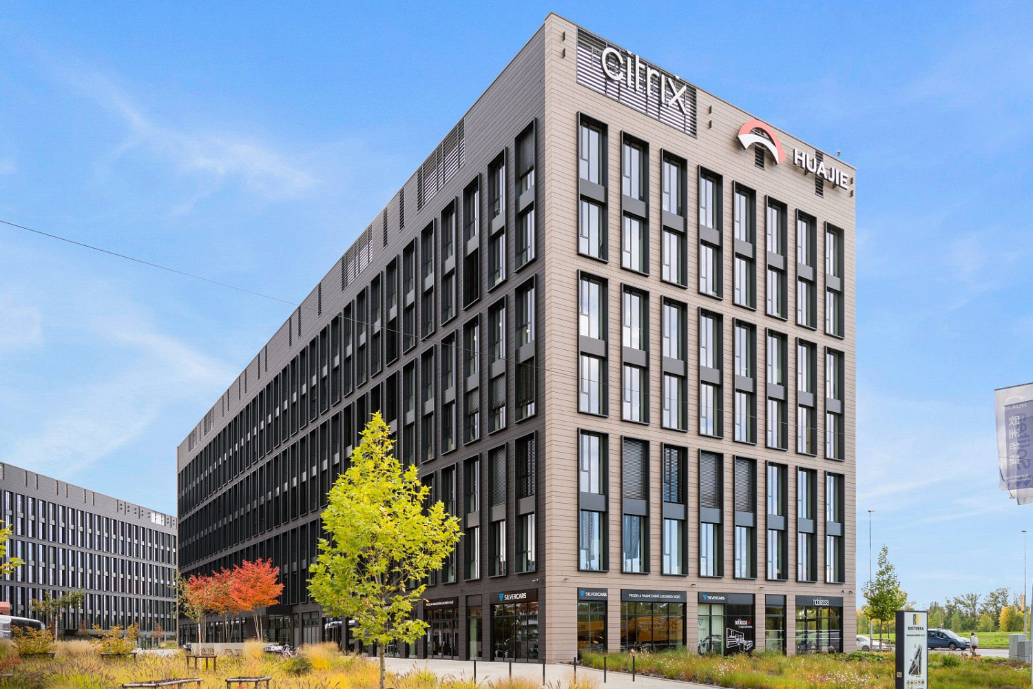 Pronájem kanceláře 337 m²