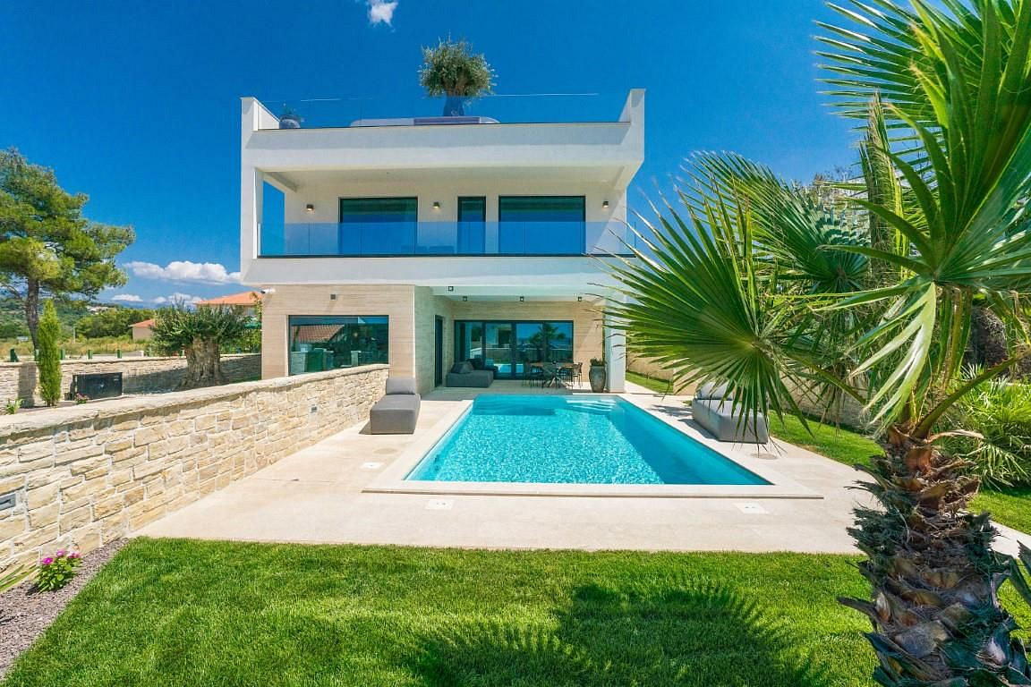 Prodej domu 330 m² s pozemkem 560 m²