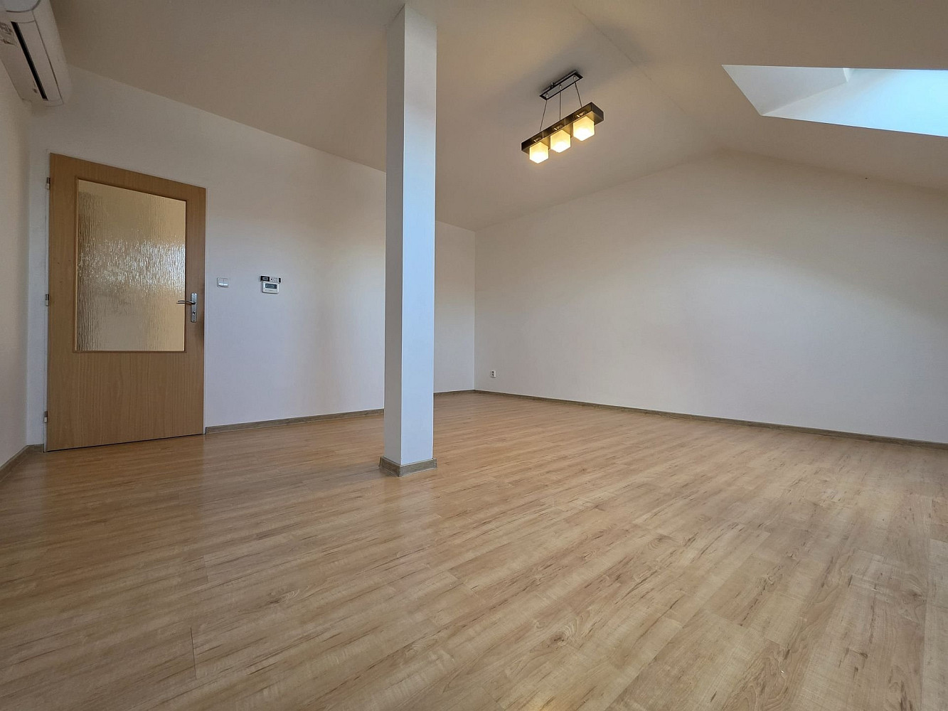 Pronájem bytu 2+kk 61 m² – fotografie 3