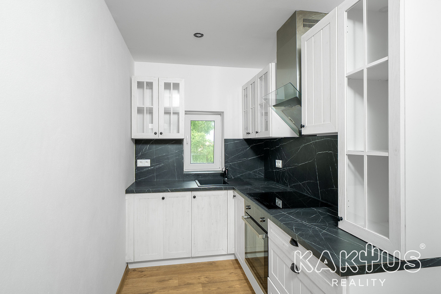 Pronájem bytu 3+kk 88 m² – fotografie 2