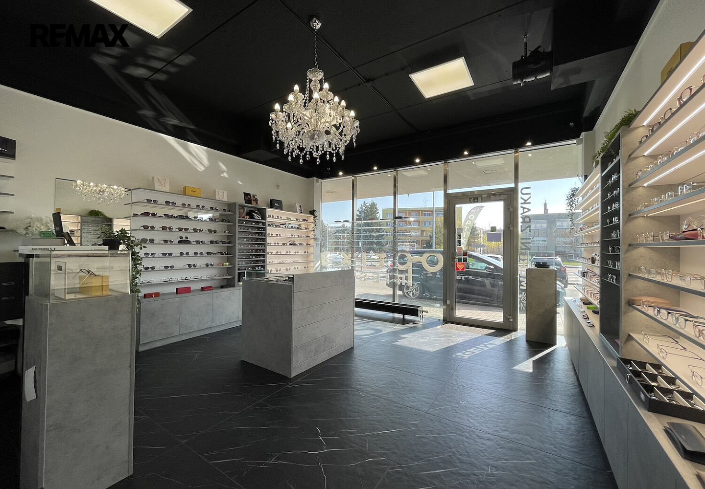Pronájem obchodních prostor 42 m² – fotografie 3