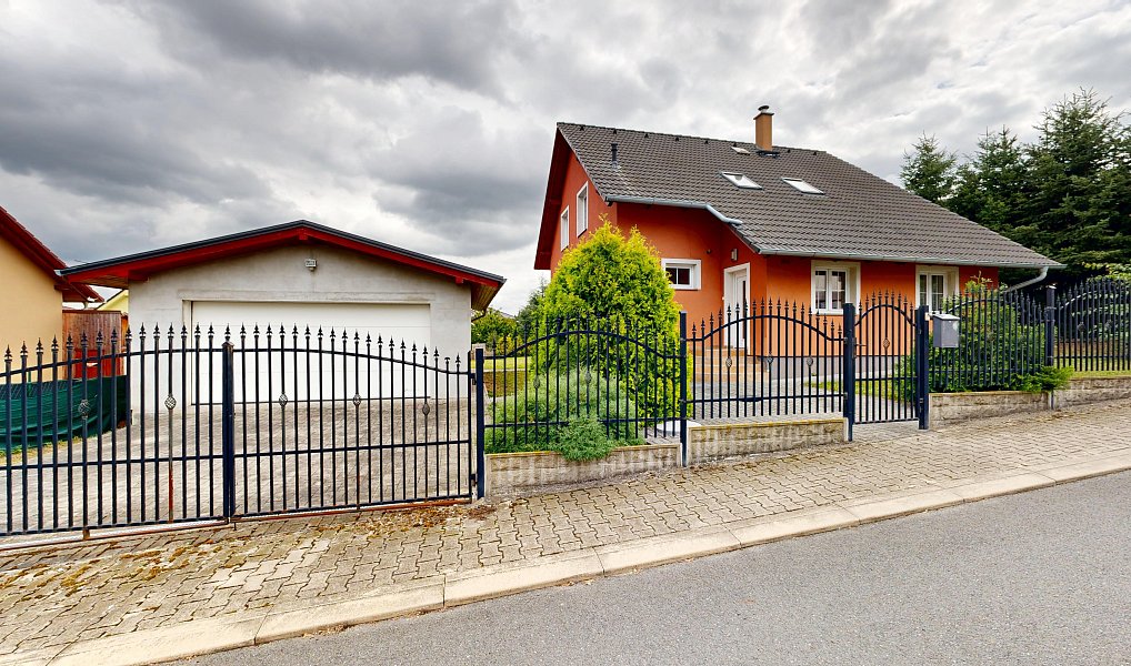 Prodej domu 225 m² s pozemkem 807 m², Bašť – náhled fotky 34