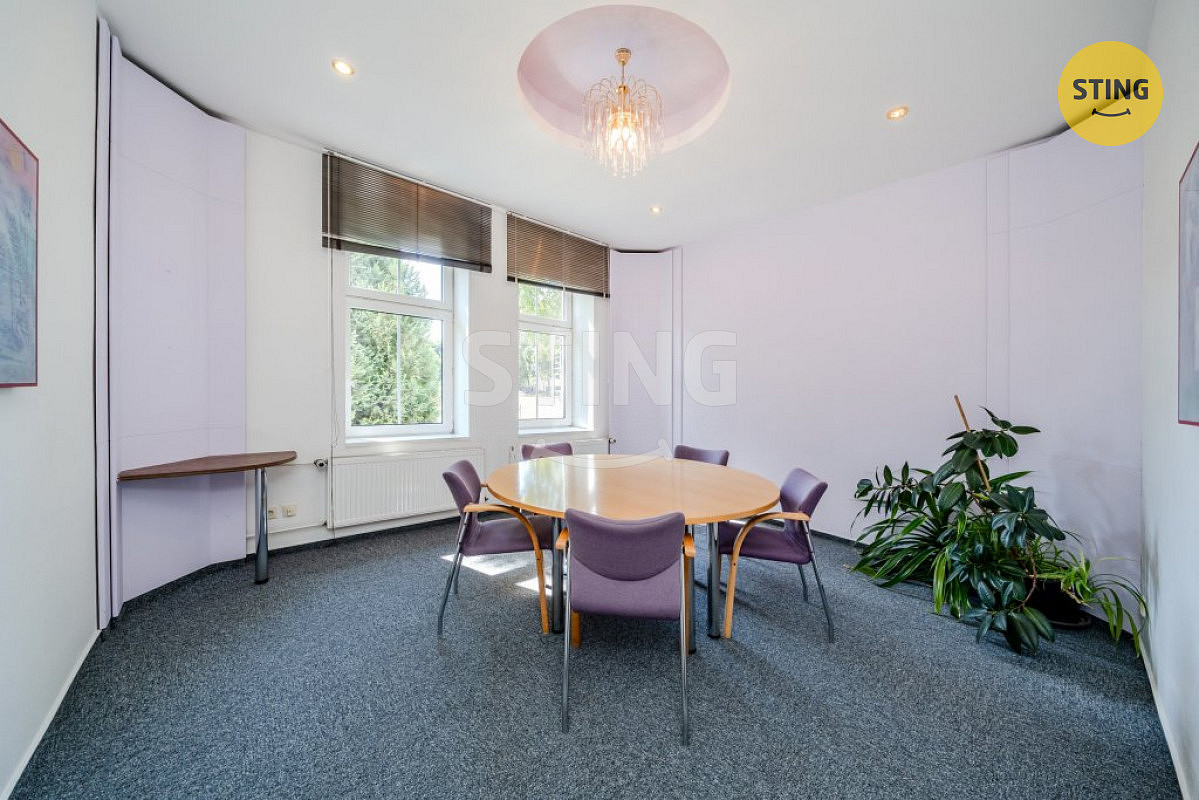 Pronájem kanceláře 250 m² – fotografie 2