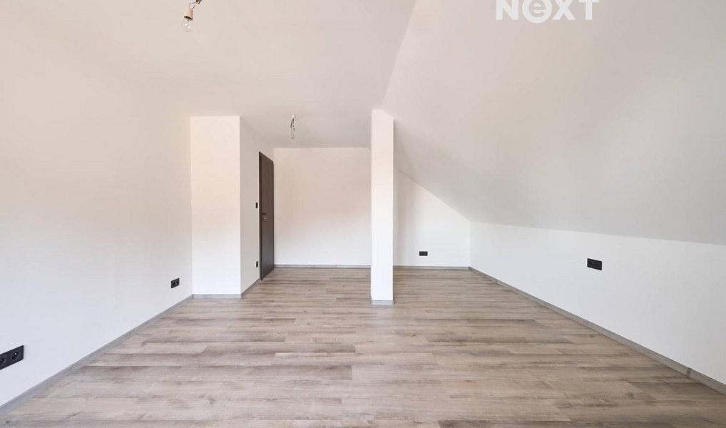 Prodej domu 164 m² s pozemkem 375 m², Srch – náhled fotky 10
