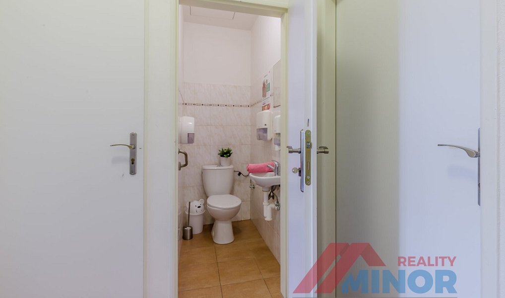 Pronájem kanceláře 69 m², Slaný – náhled fotky 11
