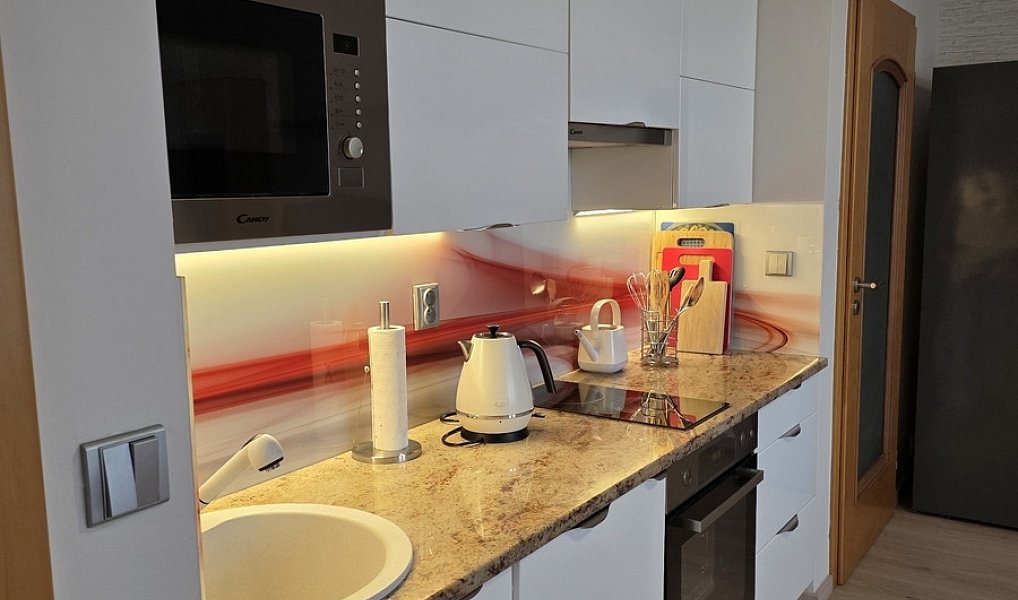 Pronájem bytu 2+kk 49 m², Králův Dvůr – náhled fotky 9