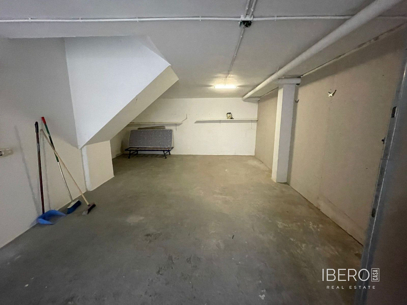 Prodej domu 400 m² s pozemkem 200 m² – pohled 5
