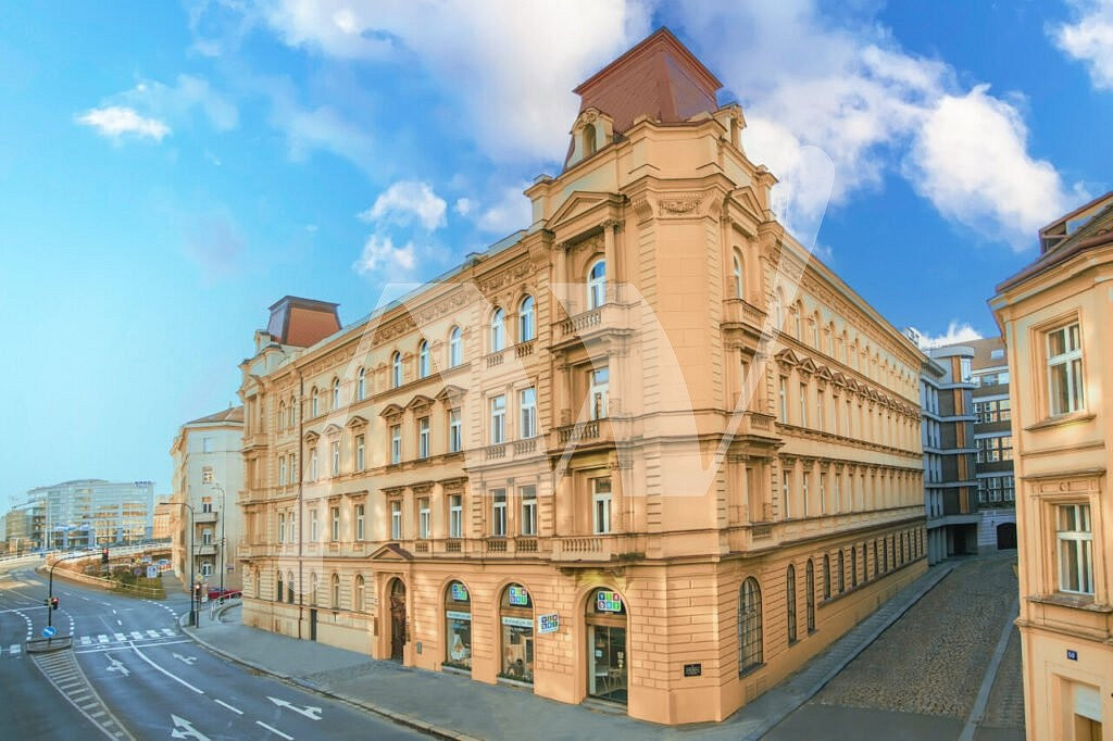 Pronájem kanceláře 228 m²