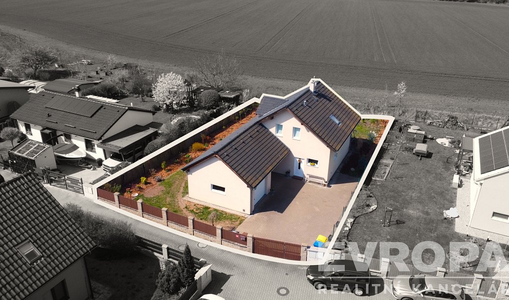 Prodej domu 145 m² s pozemkem 663 m², Břežany II – náhled fotky 2