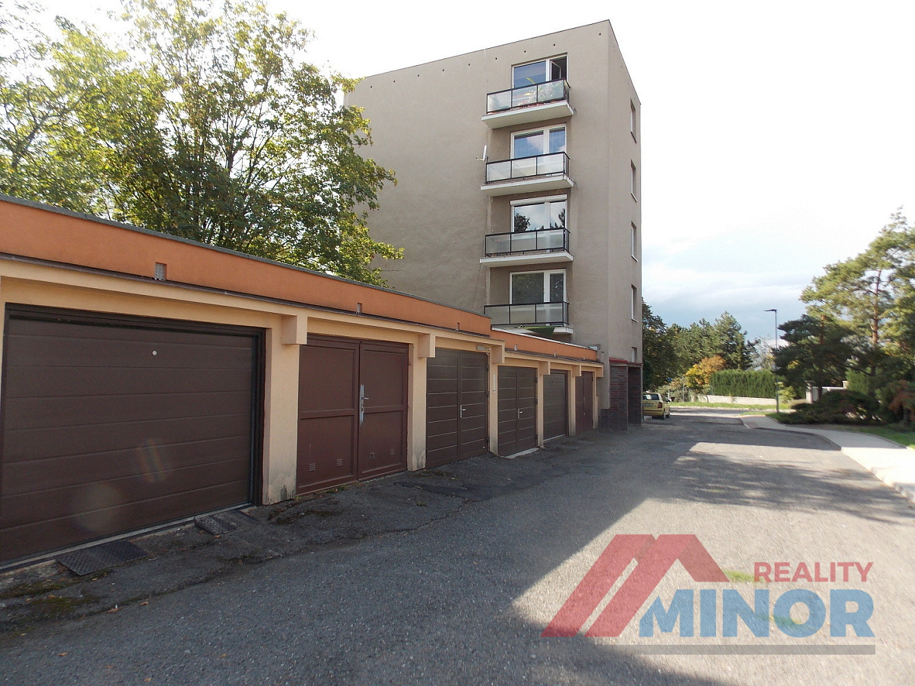 Pronájem garáže, 20 m2, elektřina k dispozici, ul. O. Scheinpflugové, Slaný